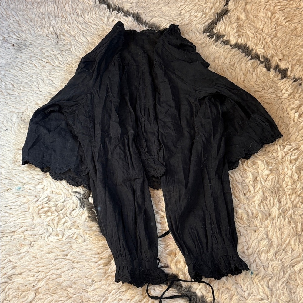 Doen Black Sheer Scalloped Button-Front Blouse - Picture 11 of 16